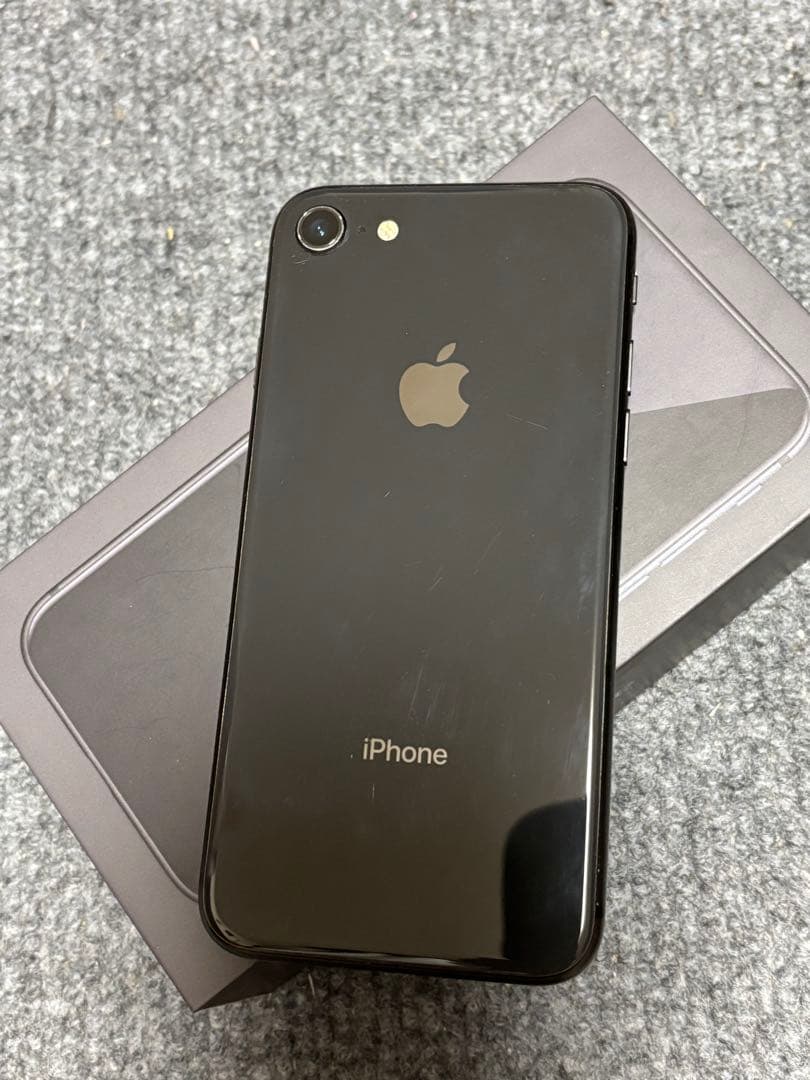 iPhone8 64GB スペースグレイ au（KDDI）版
