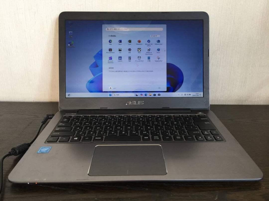 ASUS　E403SA　14型コンパクト　ノートパソコン