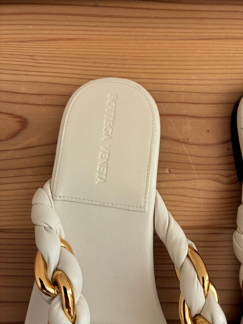 ボッテガヴェネタ（BOTTEGA VENETA）トングサンダル　ホワイト　37