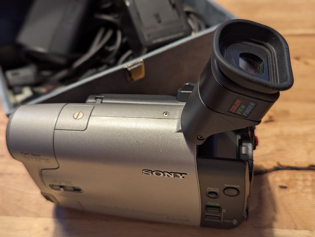 ソニー CCD-TR555 ハンディカム 8ミリビデオカメラレコーダー