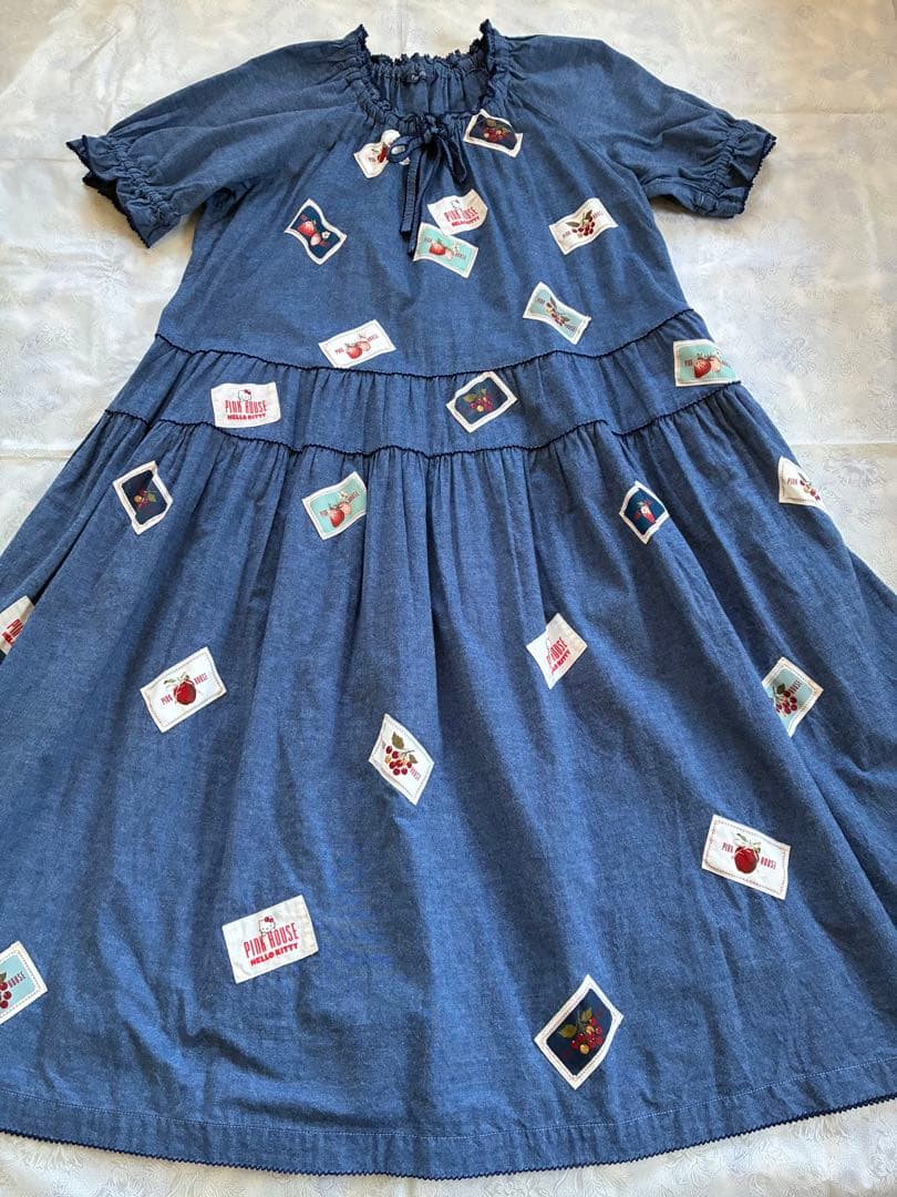 ピンクハウス❤️【美品】キティちゃんコラボのワッペンがたくさんミディ丈ワンピース❤️