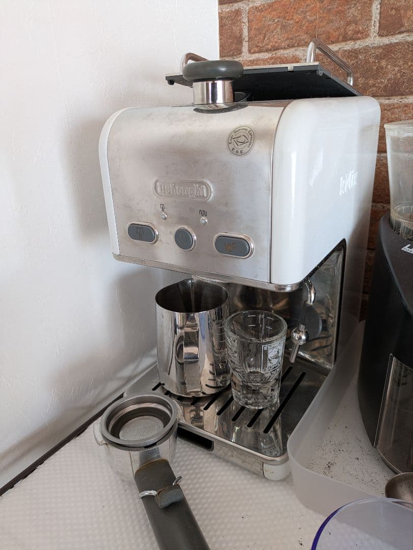 DeLonghi エスプレッソマシンとグラインダー