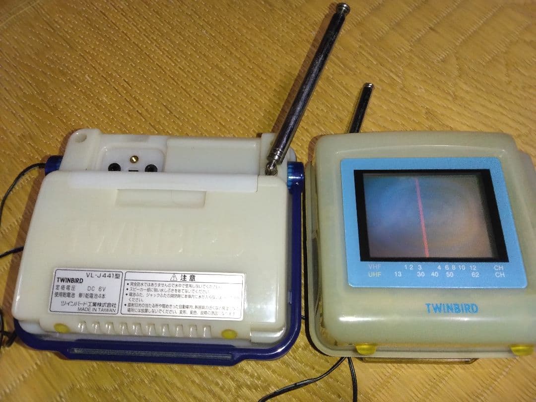 TWINBIRD ポータブルアナログテレビ　ラジオ 3.2型＆4型2コセット