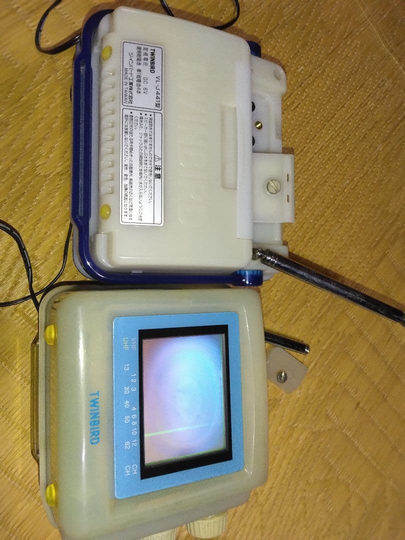TWINBIRD ポータブルアナログテレビ　ラジオ 3.2型＆4型2コセット