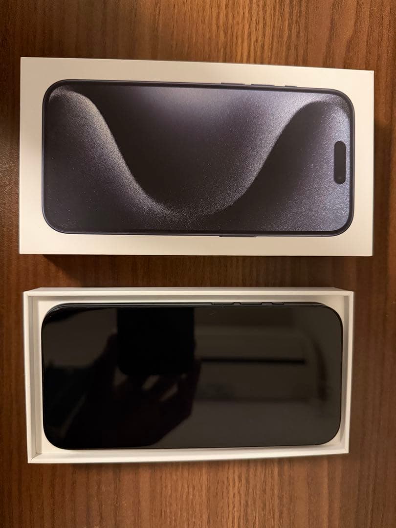 Apple iPhone 15 Pro本体 美品