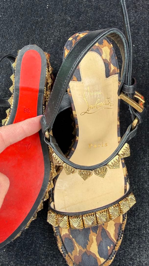 Christian Louboutin ヒョウ柄ウェッジサンダル