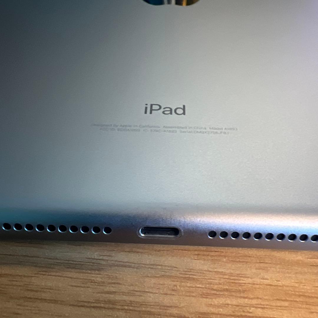 iPad 第6世代 32GB スペースグレイ ケース付き A1893