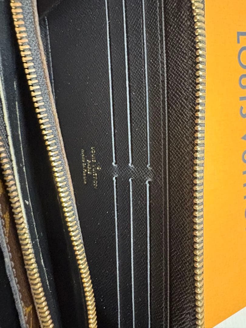 LOUIS VUITTON MI5106 レティーロ ジッピーウォレット