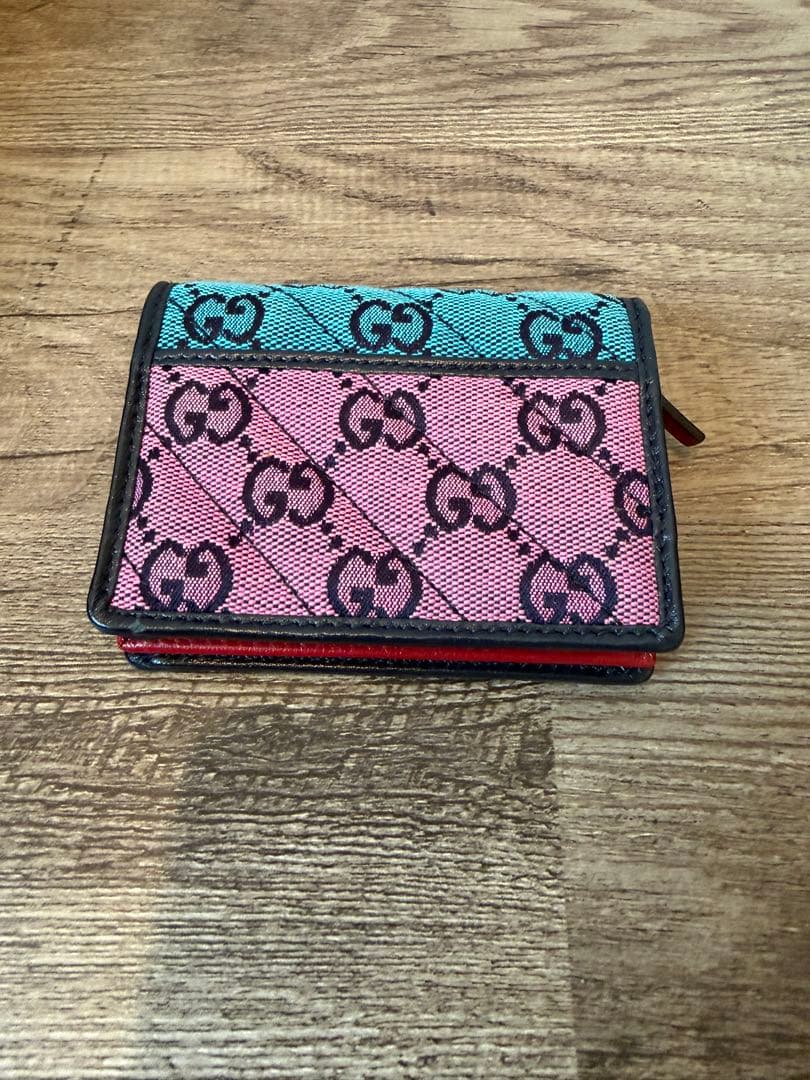 GUCCI グッチ　二つ折り財布 青 ピンク GGパターン