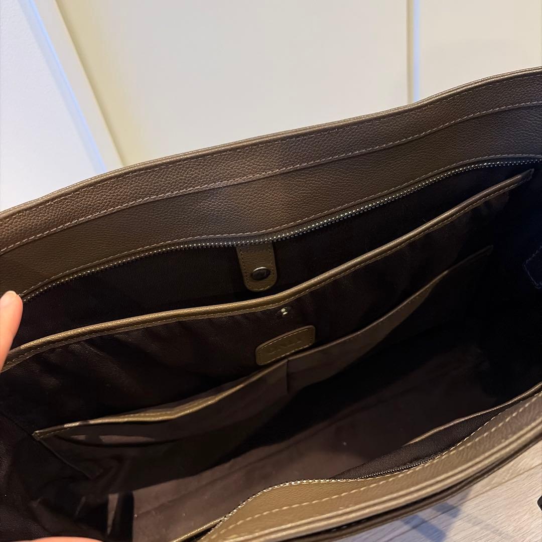 【新品未使用】ONLY ブラウンレザーの大きめトートバック