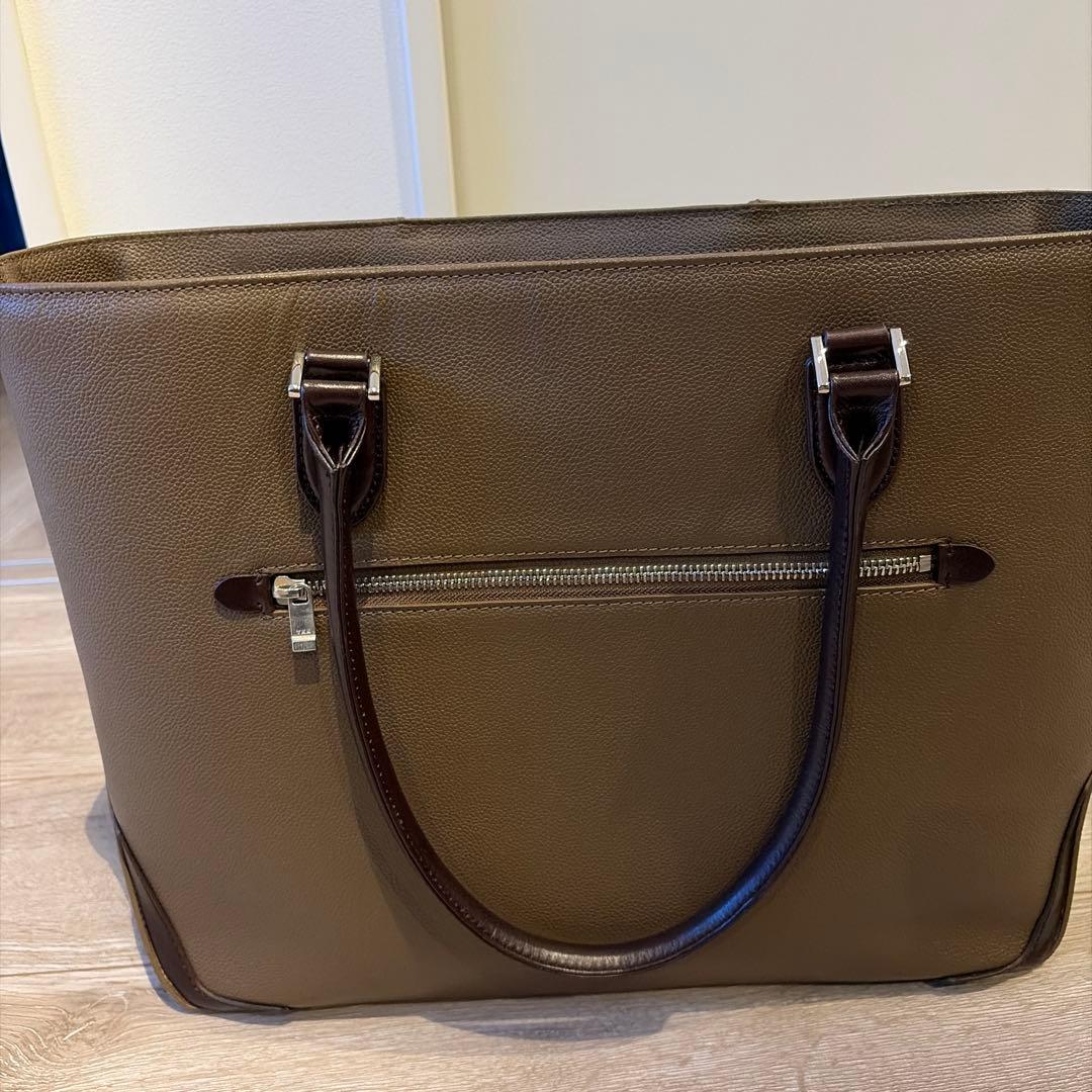 【新品未使用】ONLY ブラウンレザーの大きめトートバック