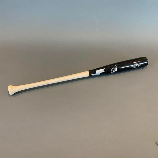 【100本限定】岡本和真 100本塁打記念オーセンティックバット ジャイアンツ