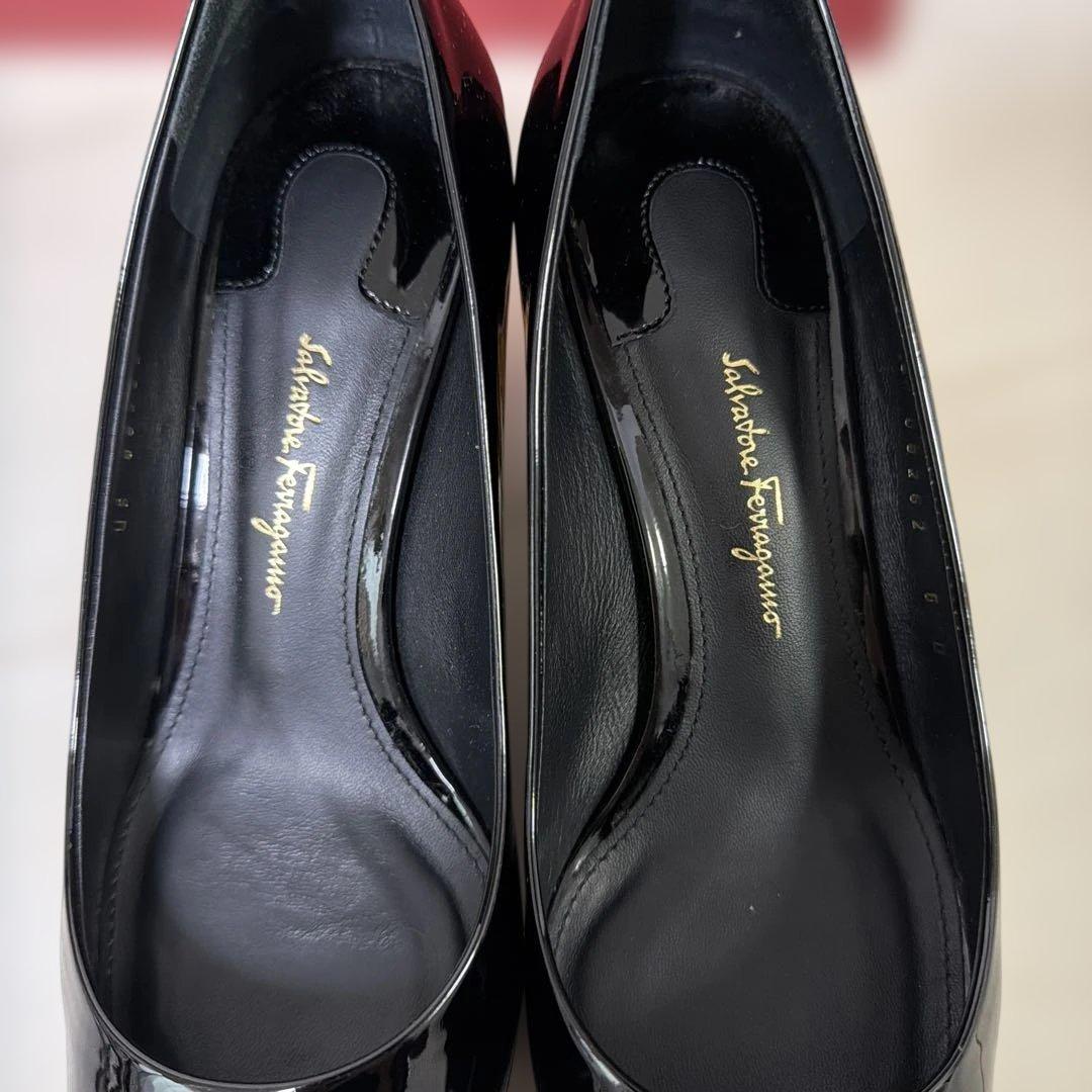 美品　フェラガモ　パテントレザー　パンプス　正規品