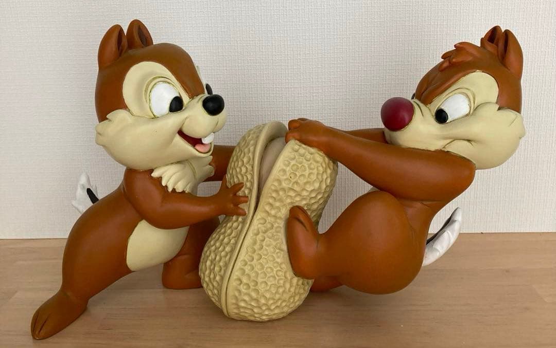 ディズニーストア　チップとデール 陶器製フィギュア