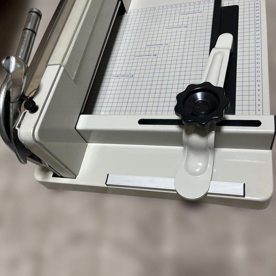 ペーパーカッター　858A4 裁断機