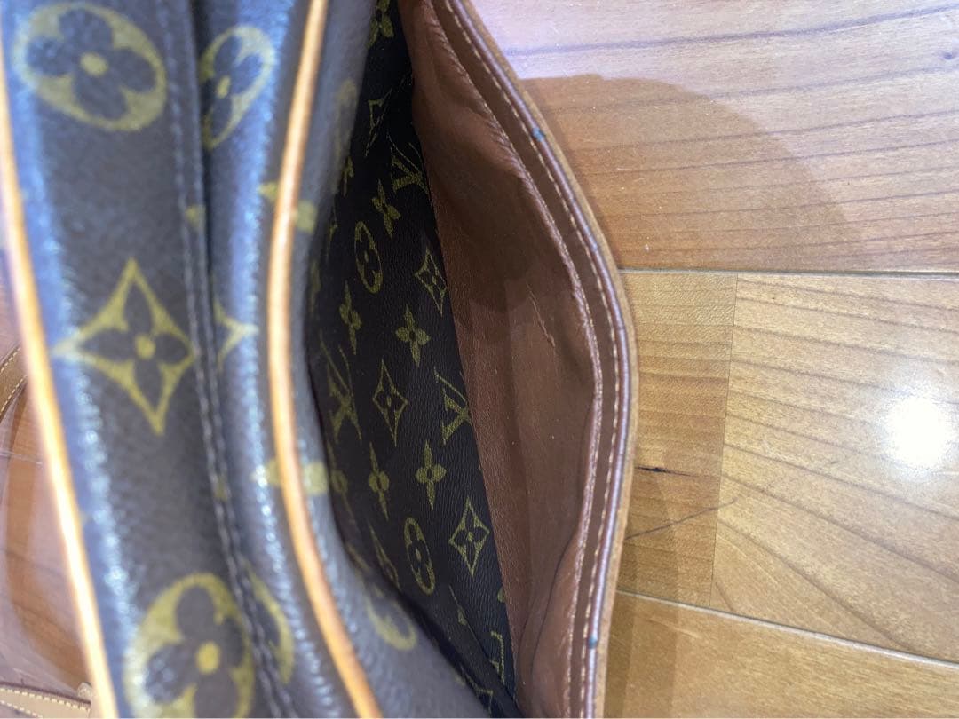 Louis Vuitton ルイヴィトン　モノグラム　斜め　ショルダーバッグ