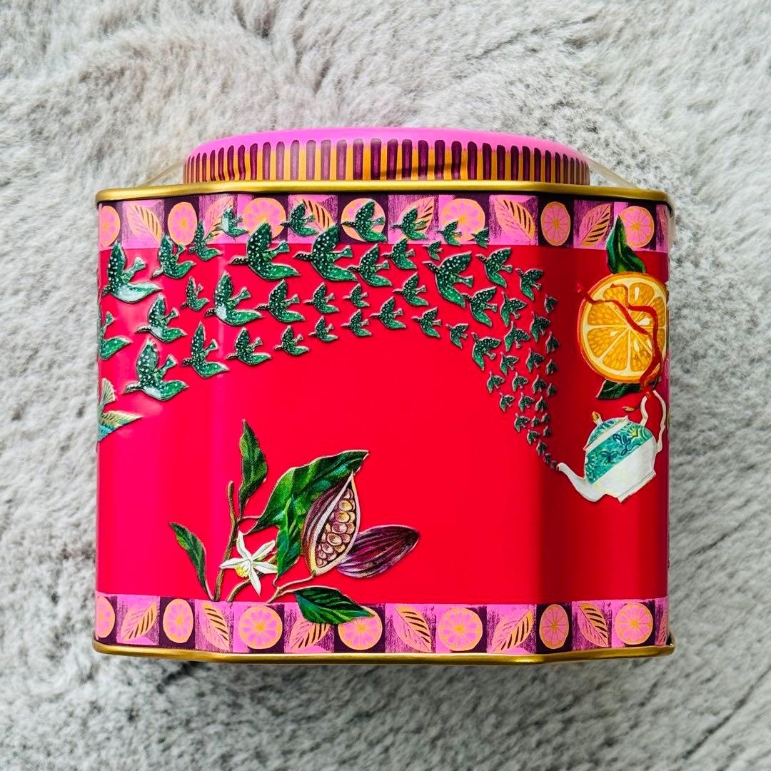 ともこ　M&SのジャムサンドとF&Mのクッキーと3点一緒