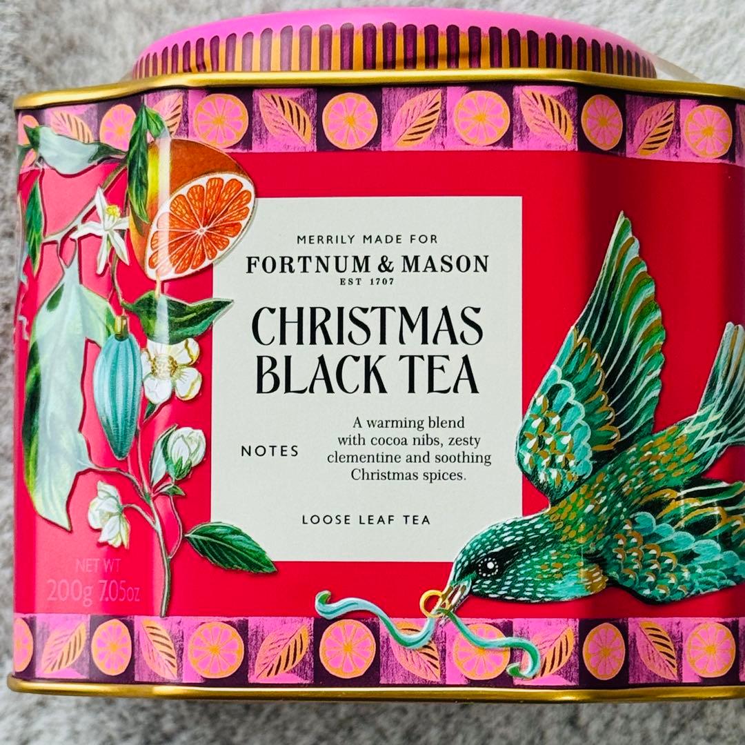 ともこ　M&SのジャムサンドとF&Mのクッキーと3点一緒