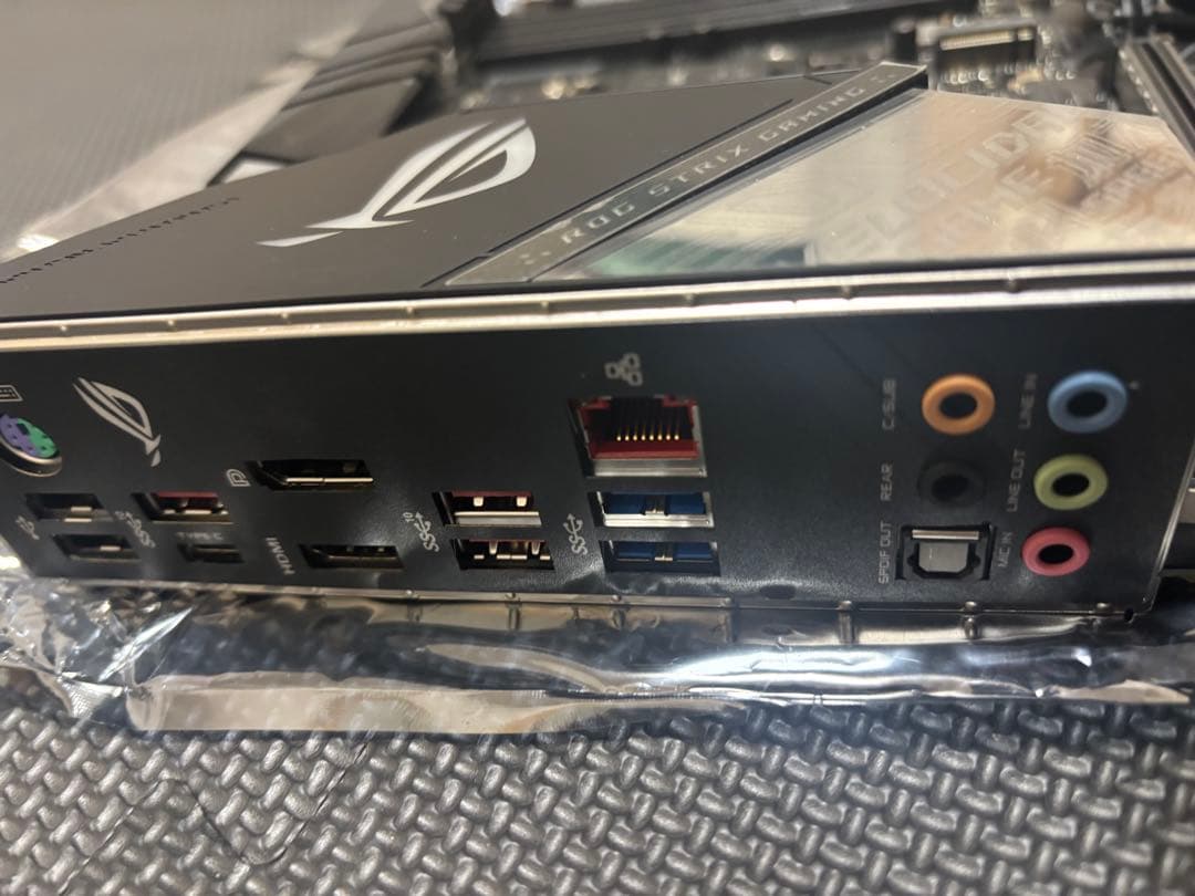 ASUS　STRIX Z390-F GAMING　マザボ