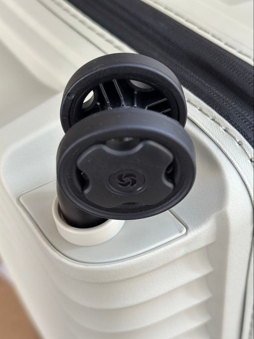 新品未使用品　サムソナイト　スーツケース　アップスケープ55 小型軽量2.3kg