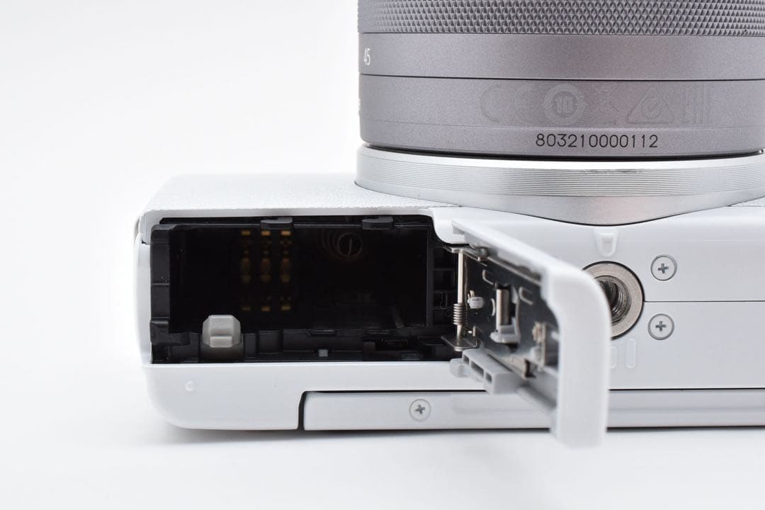 【極美品】 キヤノン CANON EOS M200 レンズキット