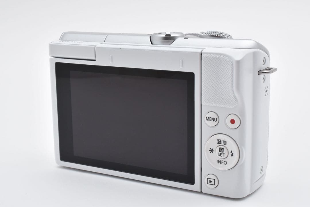 【極美品】 キヤノン CANON EOS M200 レンズキット