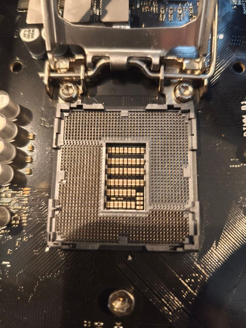 asus pc ケース　11世代マザーボード　ベアボーン