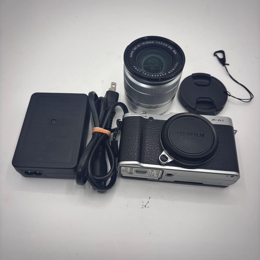 Fujifilm X-A1 ミラーレスカメラ 本体+レンズ