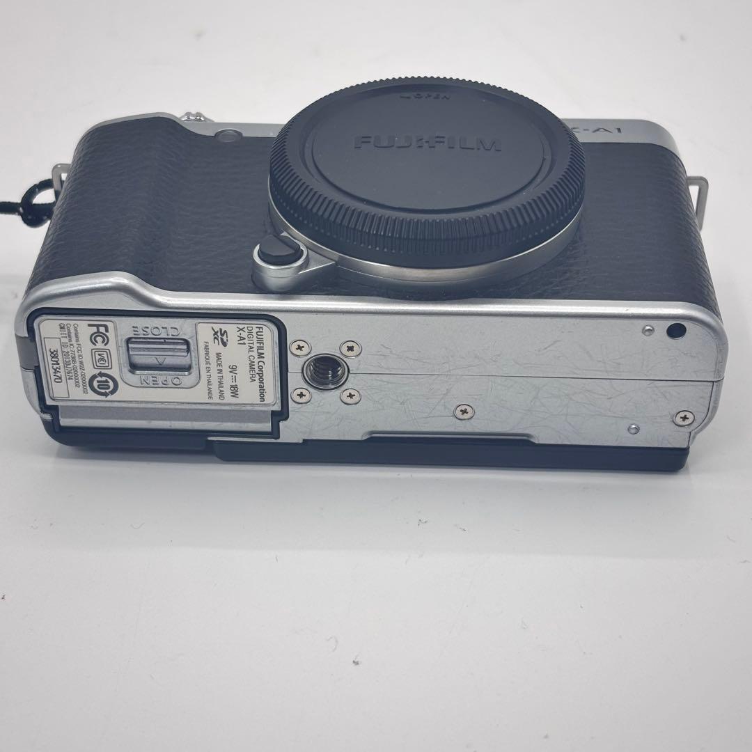 Fujifilm X-A1 ミラーレスカメラ 本体+レンズ
