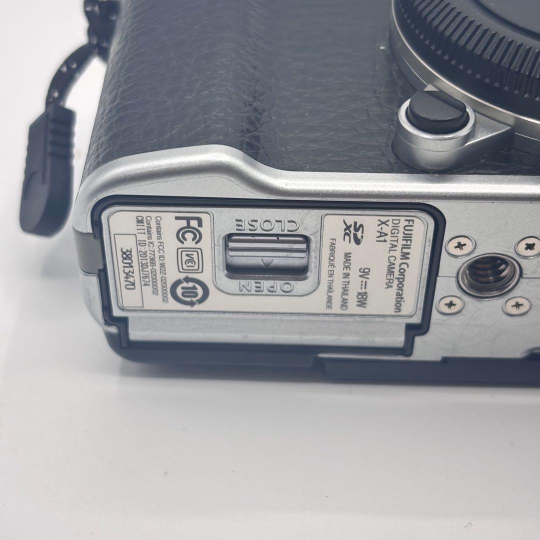 Fujifilm X-A1 ミラーレスカメラ 本体+レンズ