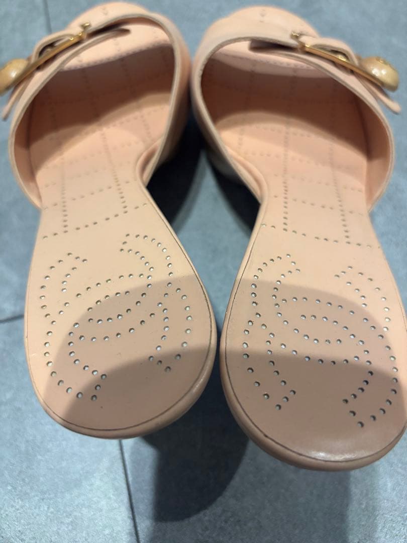 シャネル　ヒール　ベージュ ゴールドバックル サンダル　CHANEL