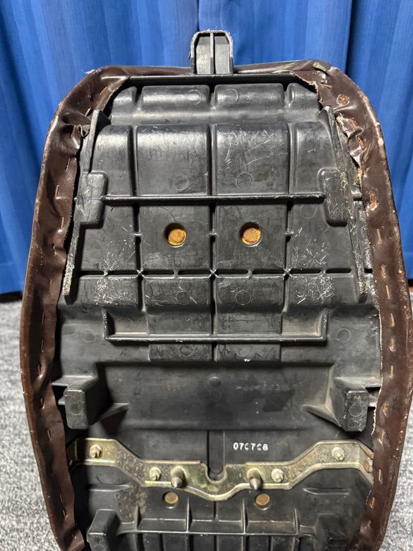 カワサキ ZRX400 純正ベース タックロールシート ローシート アンコ抜き