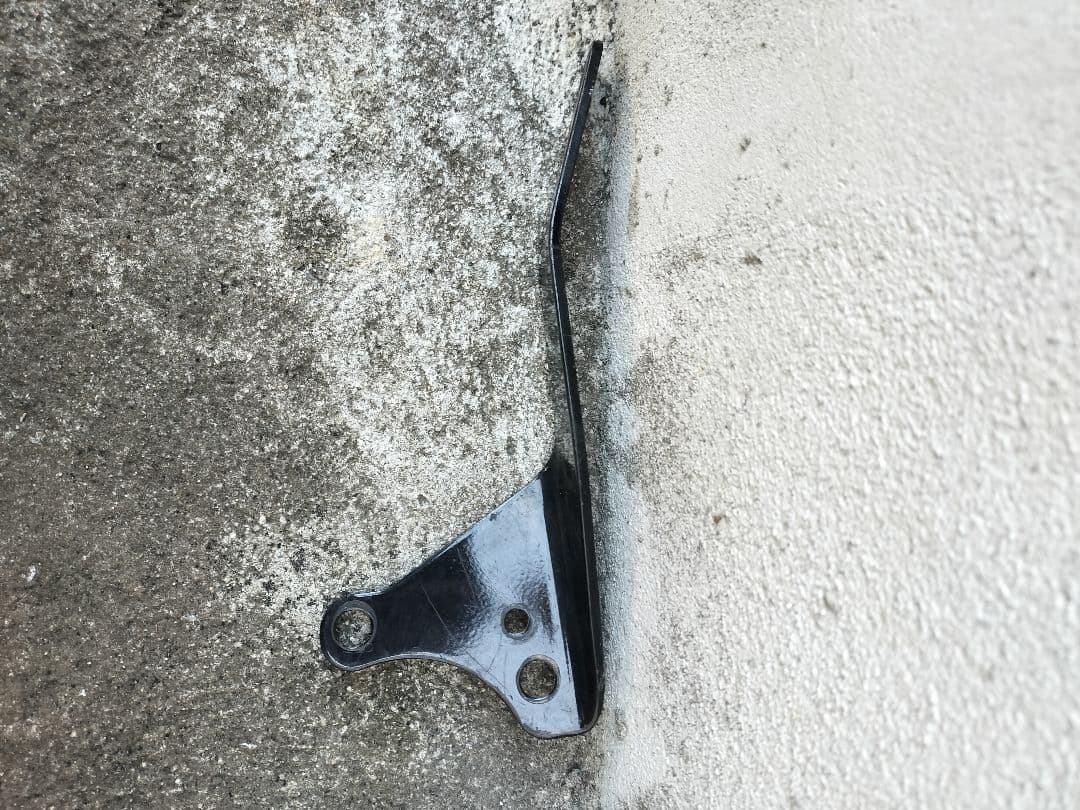 ハーレーダビッドソン ダイナシリーズ　マフラー　ブラケット