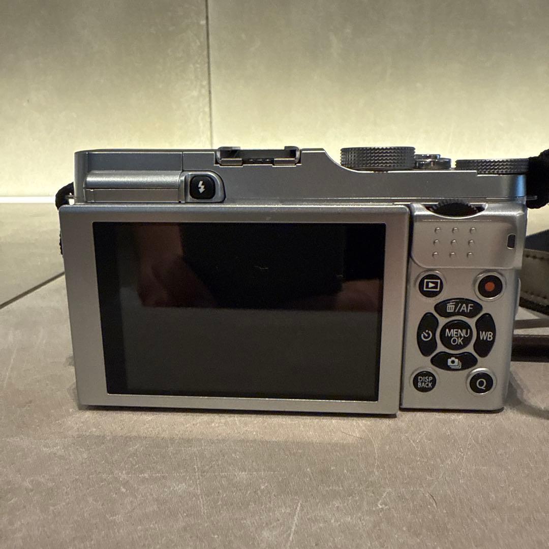 ★美品FUJIFILM X-A2デジタルカメラ レザーケース付き★