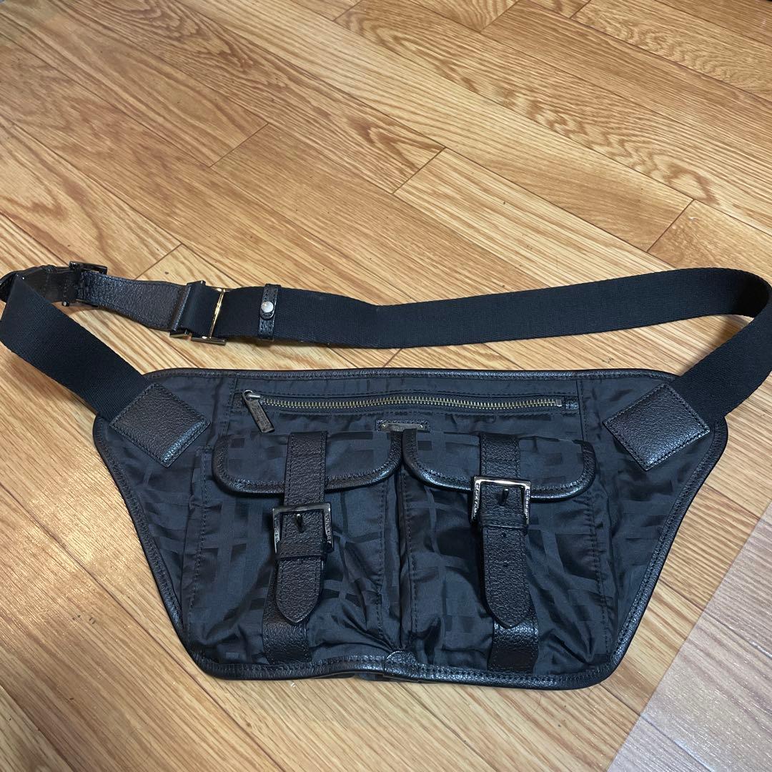 Burberry ボディバッグ　バーバリー　最終価格