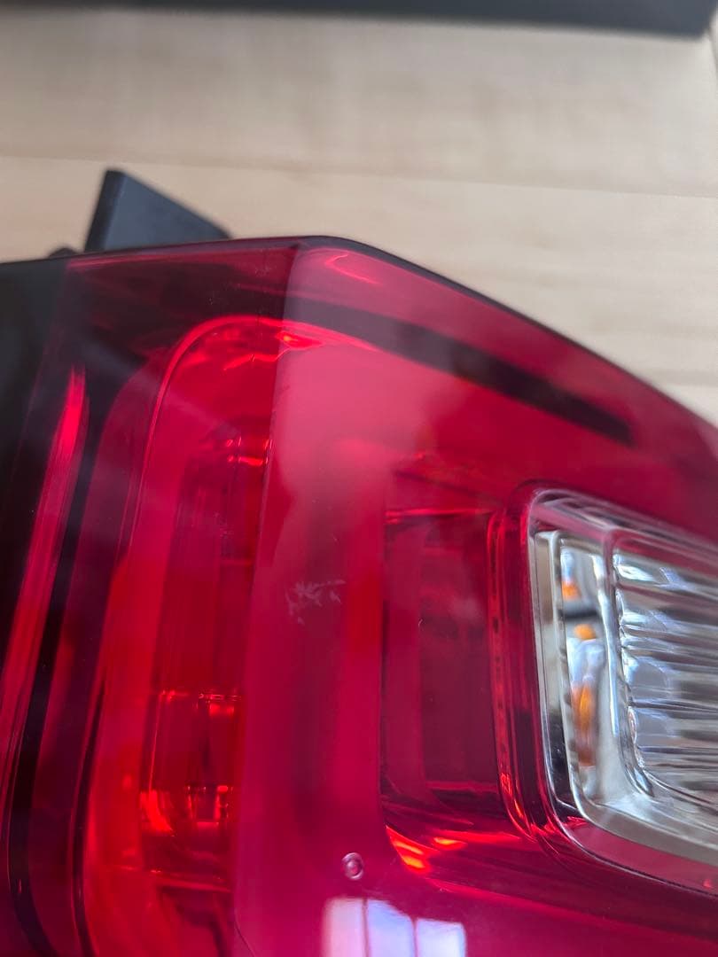 デリカD5 3DA-CV1W テールランプレンズ左