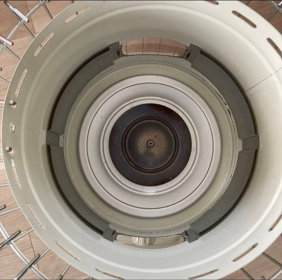 石油ファンヒーター ホワイト 円筒形