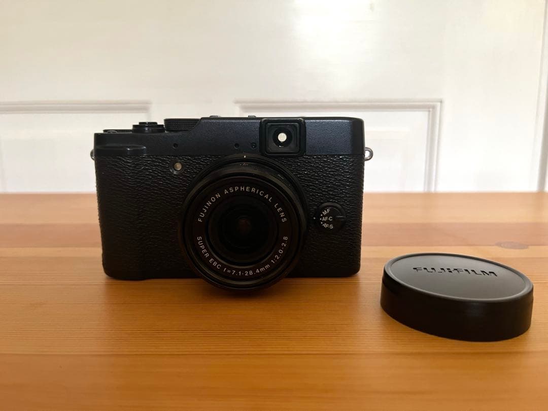 FUJIFILM X10 / ブラック