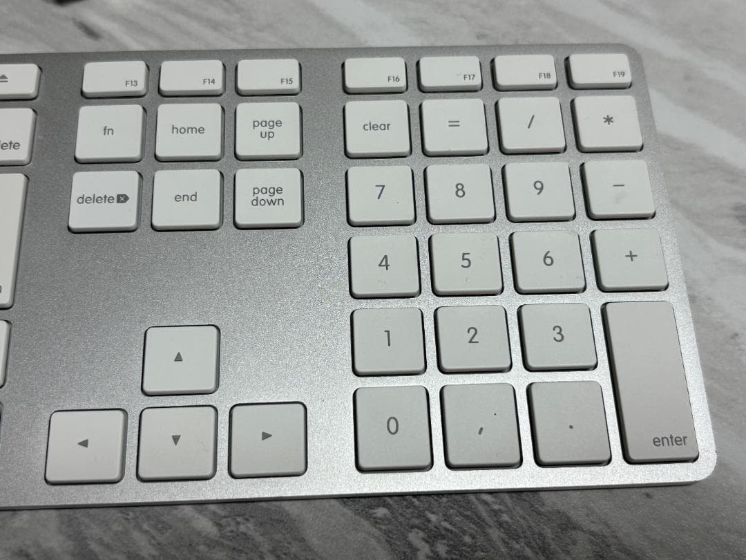 Apple iMac 21.5インチ Retina Late 2015