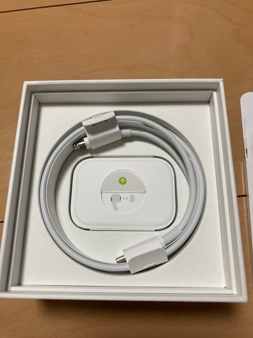 エアーポッズpro第2世代　APPLE MQD83J/A WHITE