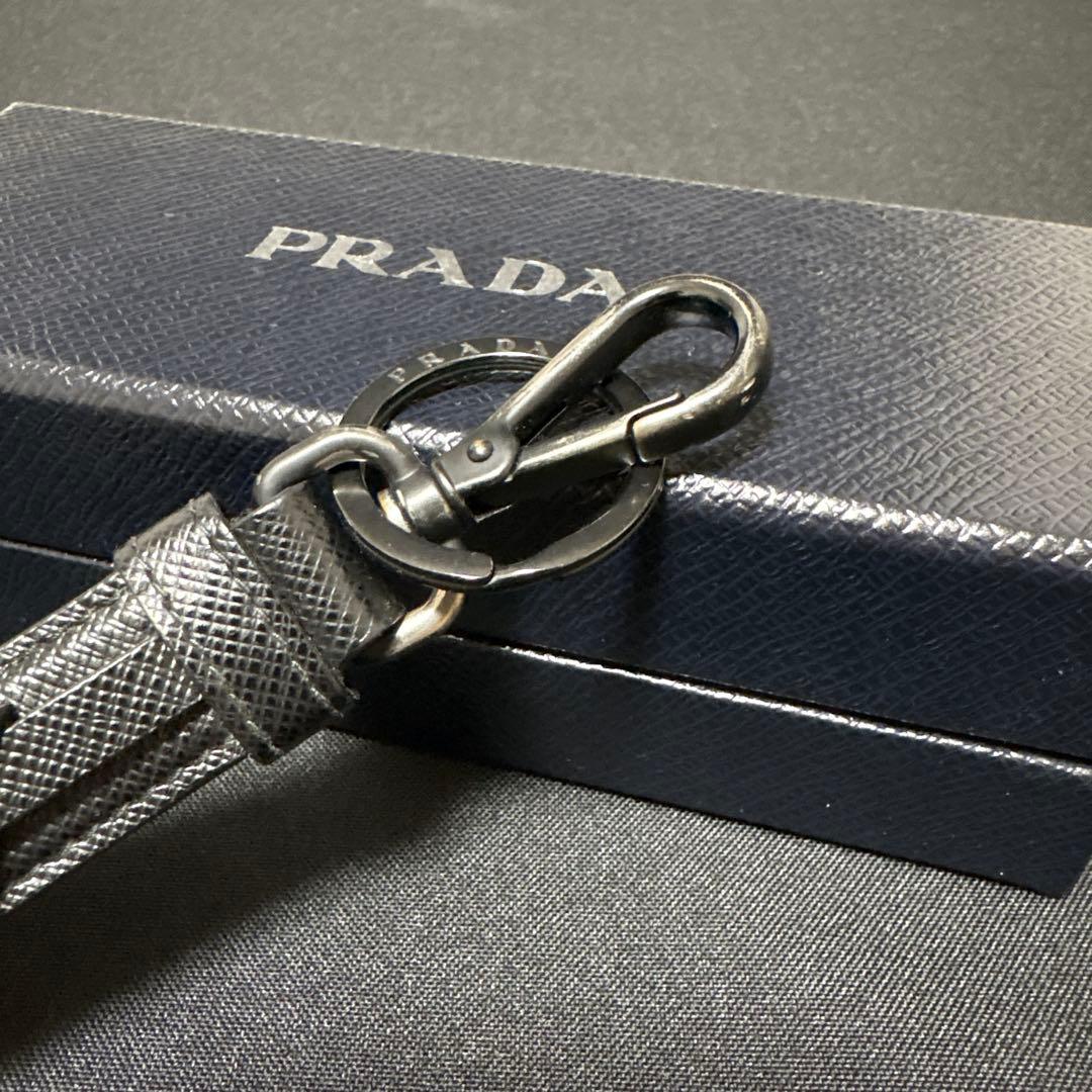 PRADA キーリング ブラック 箱付き