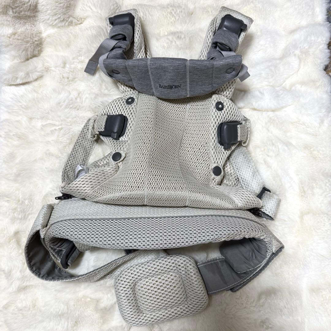 ベビービョルン　抱っこ紐　ハーモニー　メッシュ　クリーム