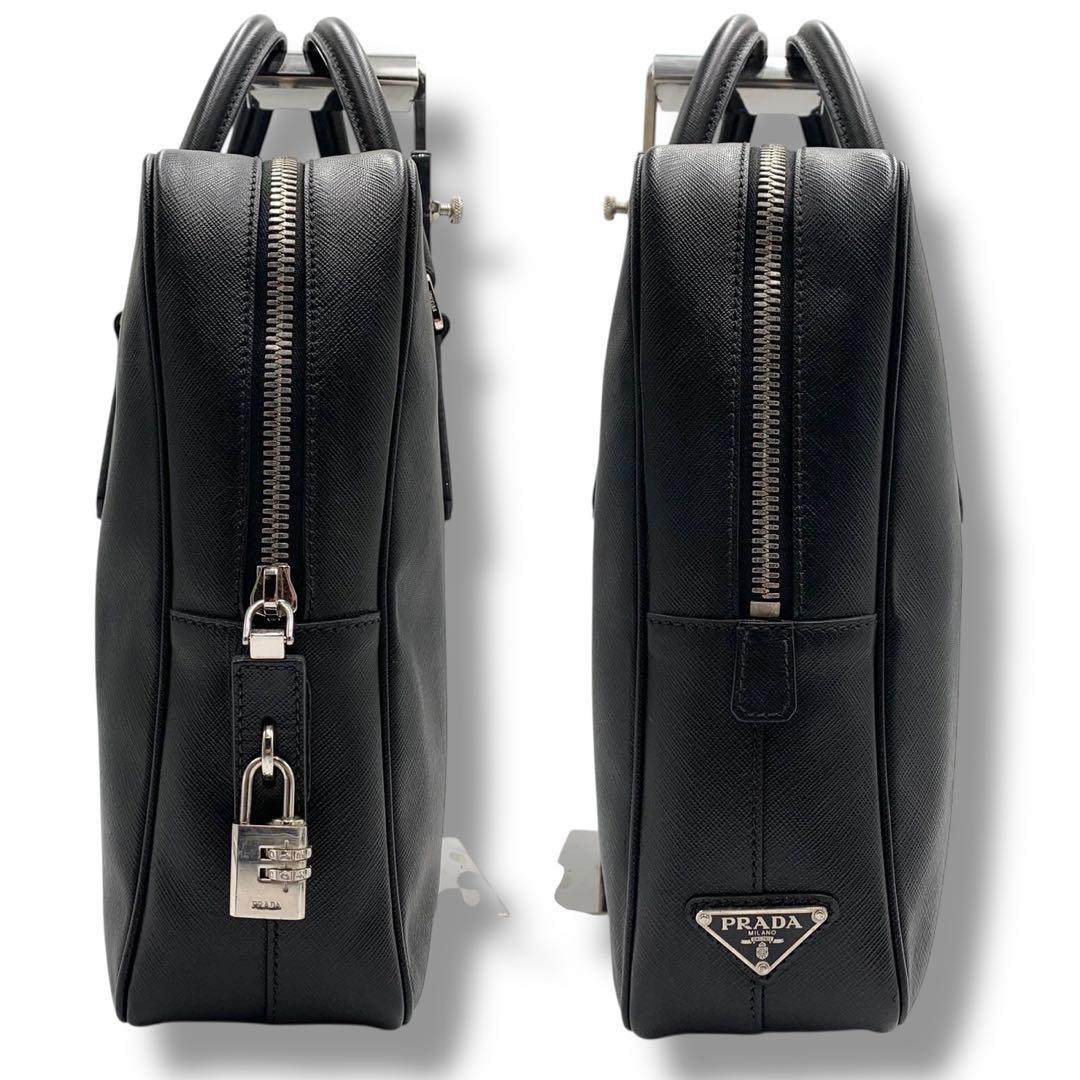 美品✨プラダ ビジネスバッグ 三角ロゴプレート サフィアーノレザー 黒 南京錠付