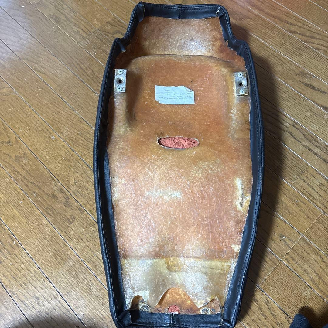 sr400 ペイトンプレイス　シート　カフェレーサー