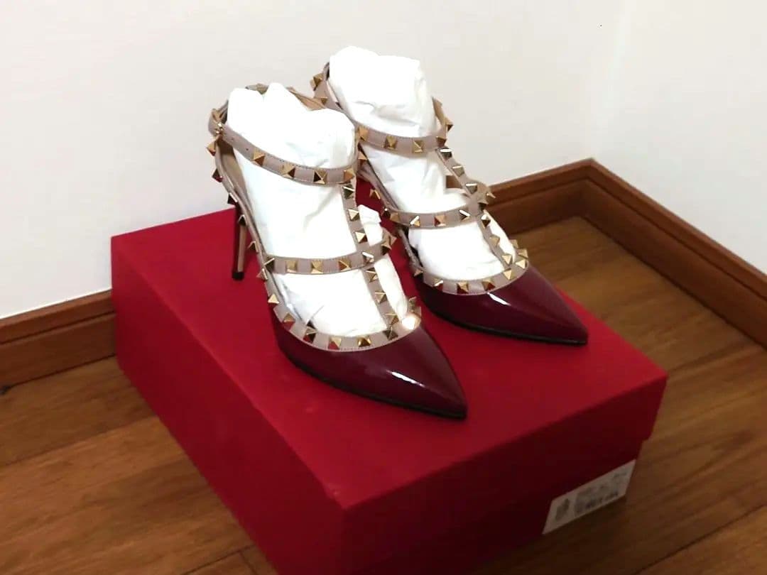 最終値下げ☆新品　VALENTINO　ロックスタッズパンプス　37