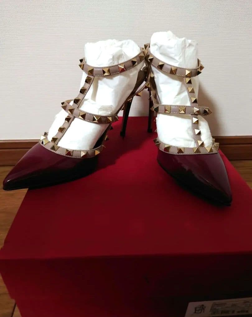 最終値下げ☆新品　VALENTINO　ロックスタッズパンプス　37