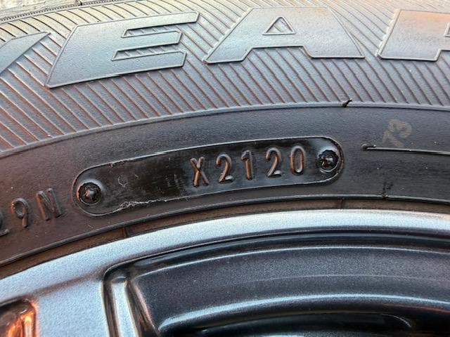 セレナ ノア ヴォクシー スタッドレスタイヤセット 195/65R15 バリ山！