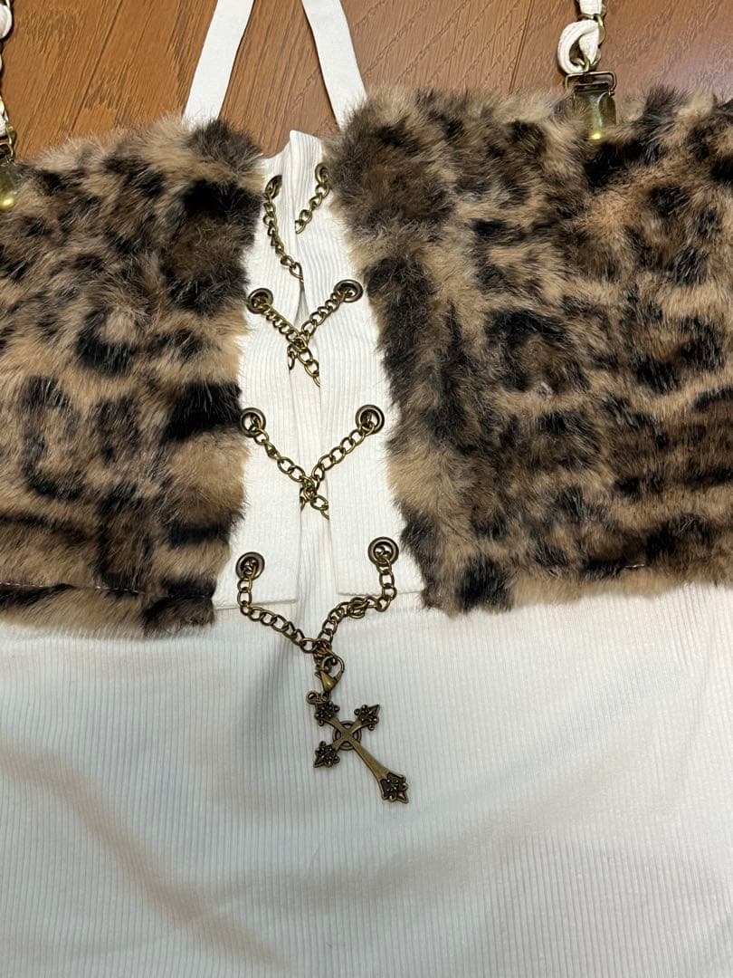 ２３５　d.i.a ホワイト　ベアトップ　☆☆