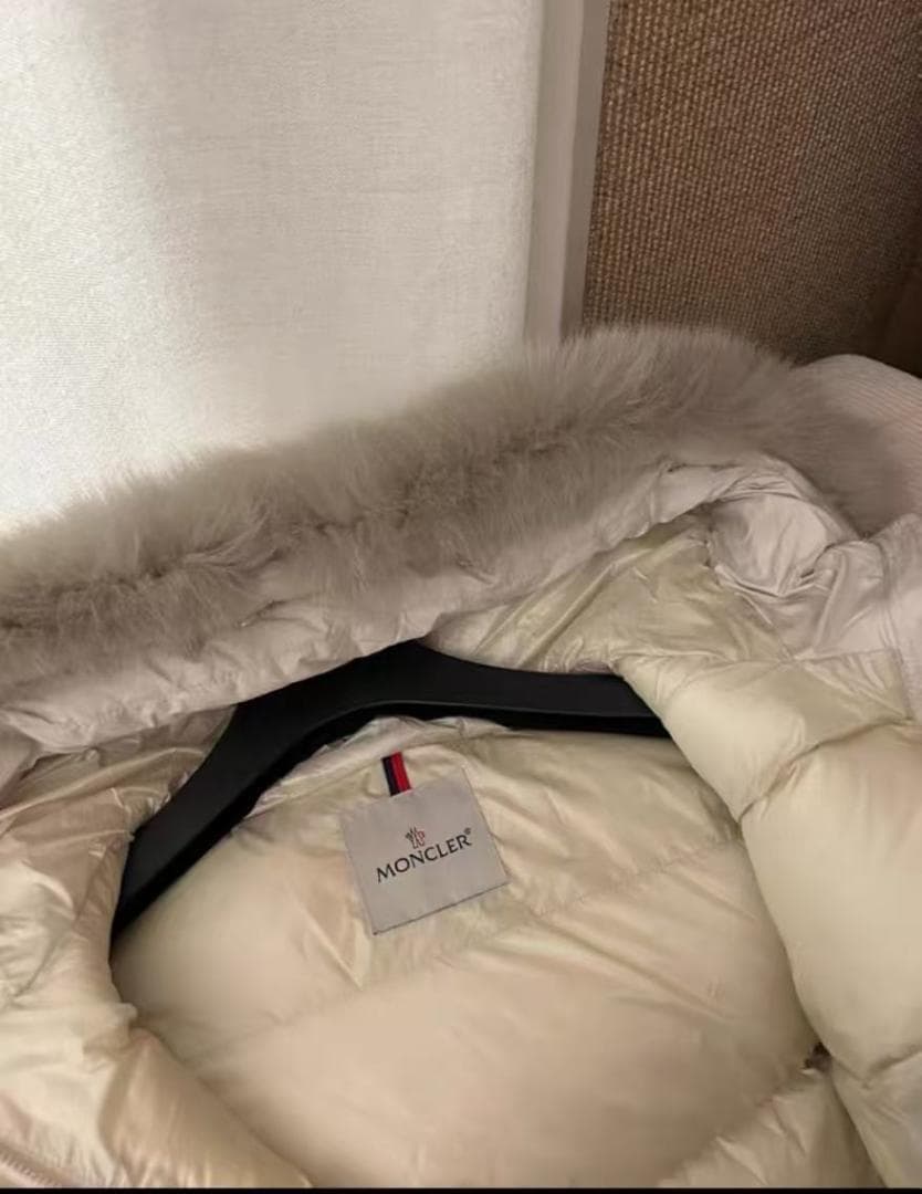 Moncler ベージュ ファー付きダウンジャケット(^^)✨