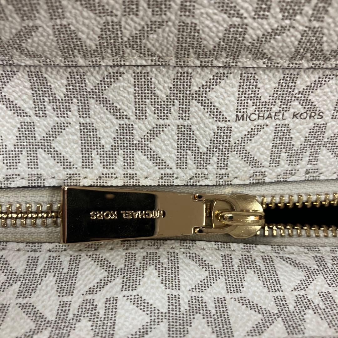 E1-1-01 MICHAEL KORS ロゴ入りバッグ